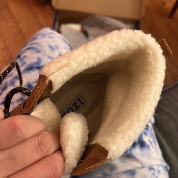 Izod snow duck boots with warm lining inside and buckle on side. - Picture 4 of 7